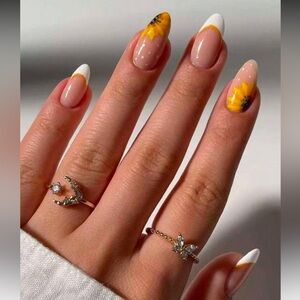 Almond Sunflower Nails NWT